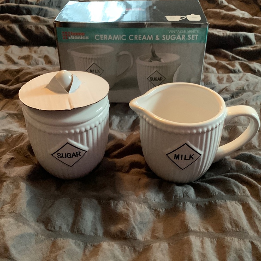 Ceramic cream and sugar set, never used would make a terrific gift